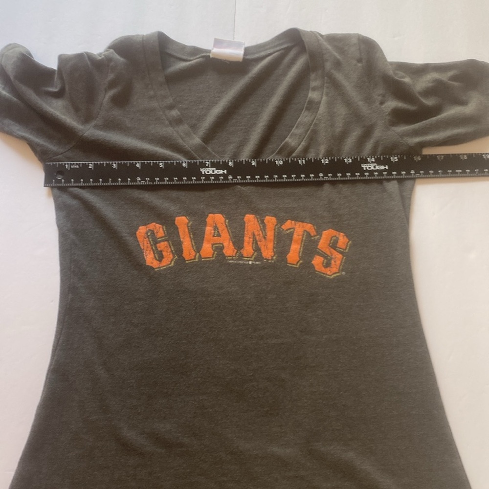 Campus Lifestyle San Francisco Giants V-Neck T-Shirt - Picture 4 of 6